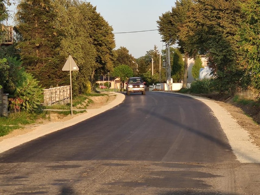 Remont drogi powiatowej nr 4311P relacji Strzydzew - Broniszewice w miejscowości Czermin dobiegł końca