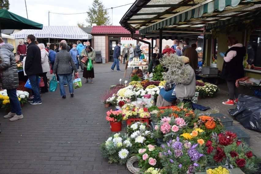 Rynek miejski w Pruszczu Gdańskim. Warzywa, owoce, kwiaty - zobacz, co pojawiło się na straganach |ZDJĘCIA
