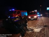 Wypadek na DK 43 w Waleńczowie [ZDJĘCIA]. Samochód osobowy staranował słup elektryczny, wiatę autobusową i dwa ogrodzenia