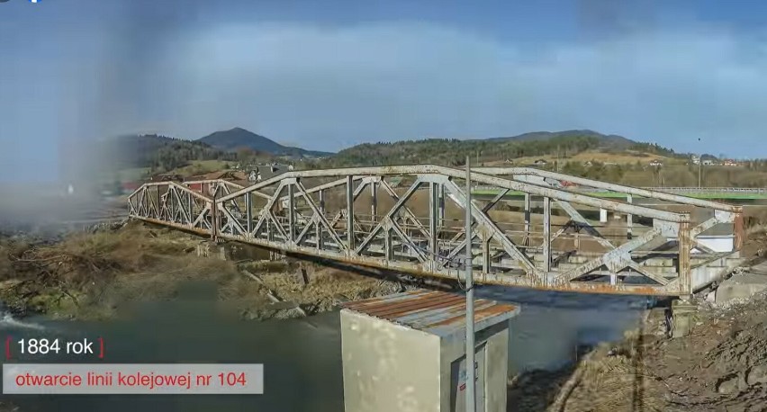Tak wyglądała rozbiórka 130-tonowego mostu kolejowego na rzece Raba. Elementy starej konstrukcji zostaną ponownie wykorzystane