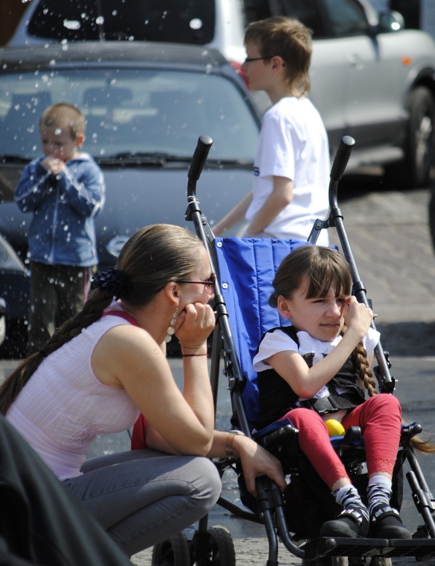 Dzień Godności Osób Niepełnosprawnych - festyn na placu...