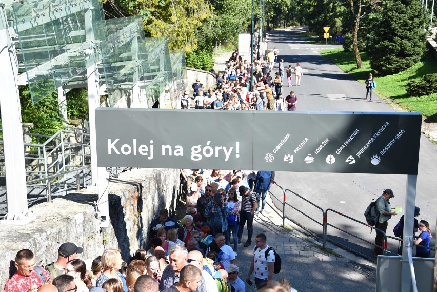 Tatry. Wrzesień na bogato. W górach mnóstwo turystów [ZDJĘCIA]