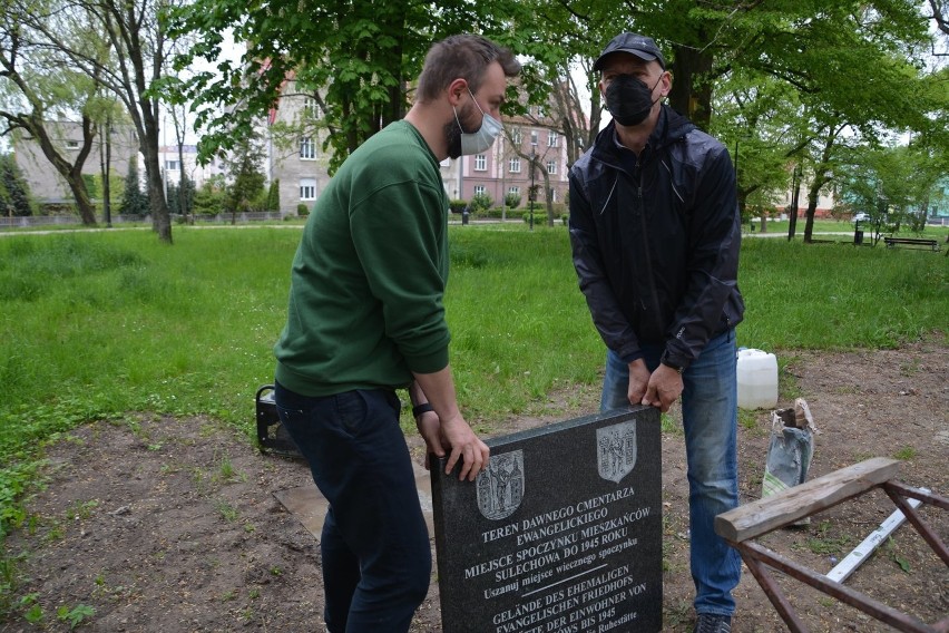 W parku Tadeusz Kościuszki stanęła pamiątkowa tablica,...