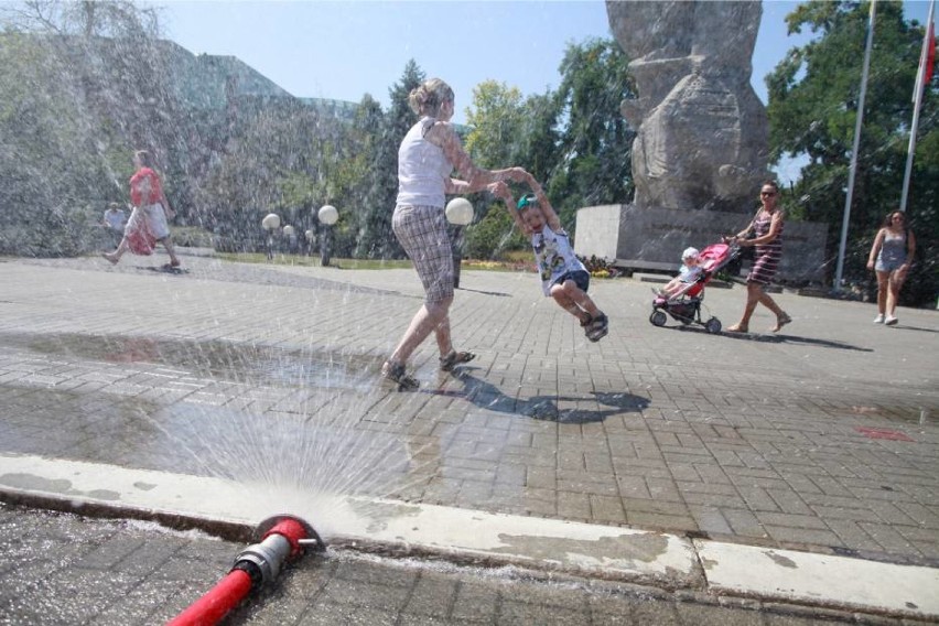 Upały w Warszawie i na Mazowszu: ograniczenia w dostawach...