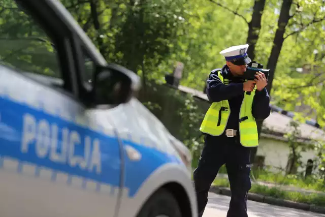 Policja w Chodzieży odebrała prawo jazdy kierowcy, który rażąco przekroczył prędkość