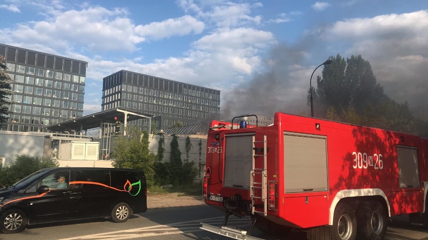 Pożar na Mokotowie. Płonął śmieci na rogu Postępu i...