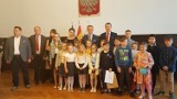 Nagrodzono uczniów w IX Ogólnopolskim Konkursie Plastycznym ,,Bezpiecznie na wsi: maszyna pracuje a dziecko obserwuje"