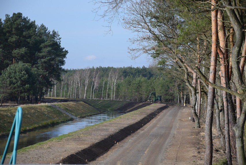 Na wałach nad Czarną Strugą gotowe są też obiekty...