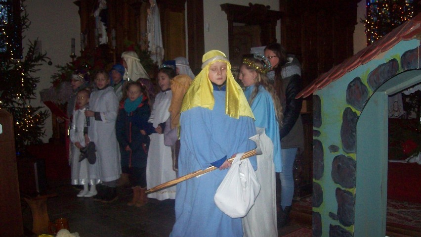 Jasełka i kolędowanie w kościele św. Józefa w Pomieczynie