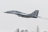 Pierwsze myśliwce MiG-29 trafiły już z Polski na Ukrainę - poinformował wiceminister spraw zagranicznych
