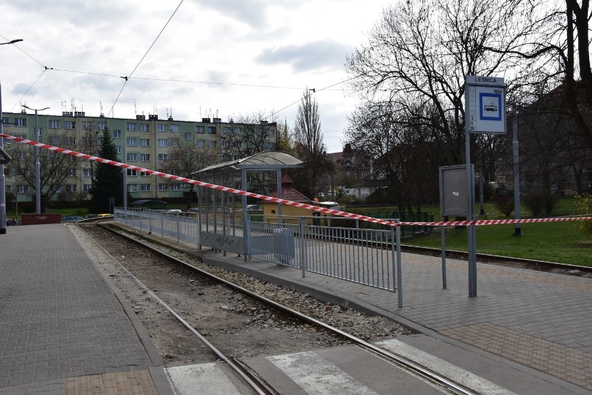 Ze względu na zły stan torowiska, ruch tramwajowy do Leśnicy...