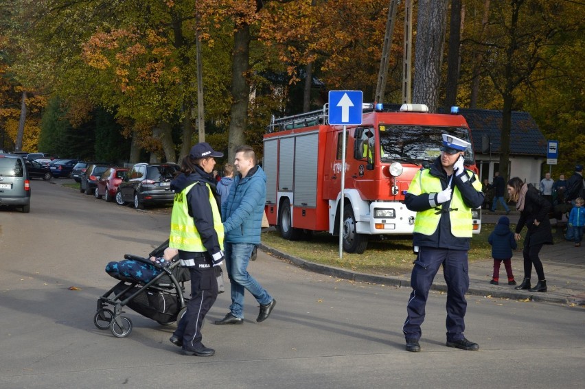 Uroczystość Wszystkich Świętych na lęborskim cmentarzu