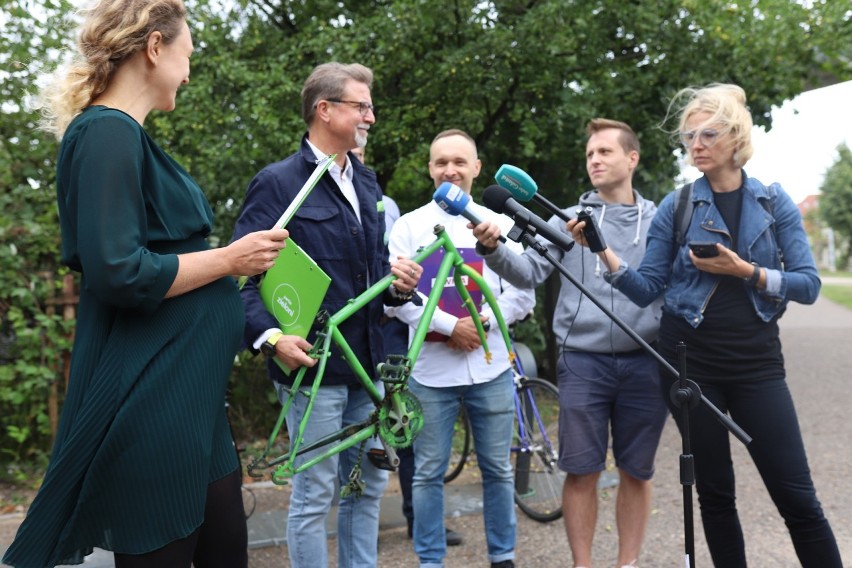 Przedstawiciele Lewicy, Polski 2050 oraz Zielonych krytycznie o potencjalnym operatorze nowego Mevo. "Grozi nam powtórka z pierwszej edycji"