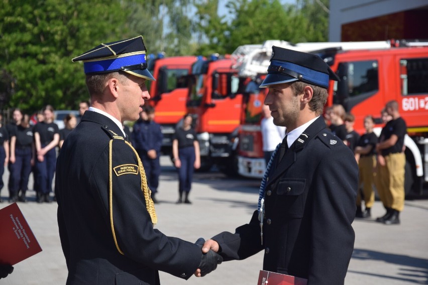 Dzień Strażaka w Komendzie Powiatowej PSP w Śremie. Podczas uroczystości wręczono awanse i wyróżnienia [zdjęcia]