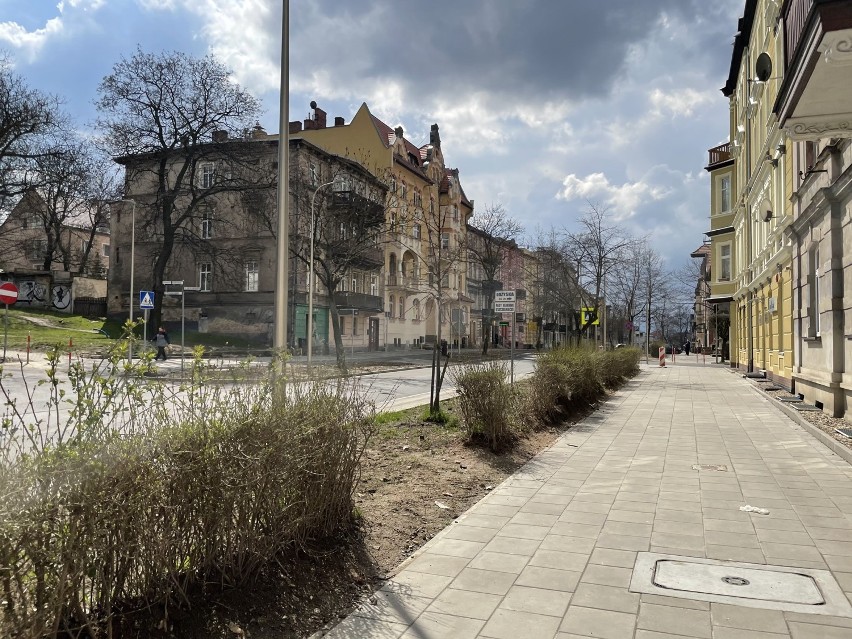 Aleja Wojska Polskiego coraz piękniejsza. Remont ważnej ulicy w Jeleniej Górze zmierza ku końcowi