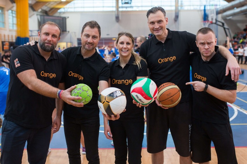 Artur Siódmiak, Jerzy Dudek, Milena Radecka, Tomasz Jankowski i Marcin Urbaś, ambasadorzy Klubów Sportowych Orange