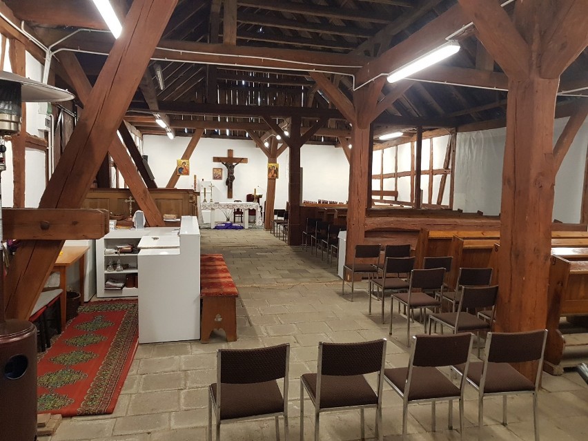 Podczas remontu kościoła, msze odbywały się w odnowionej...