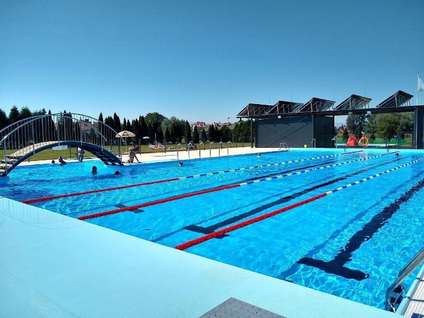 Nowy Sącz. Słoneczny weekend sądeczanie spędzają w Basenie nad Łubinką [ZDJĘCIA] 