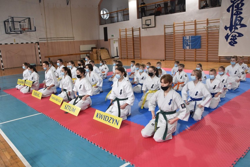 Malbork. Mistrzostwa w karate utrudnione przez pandemię. Rywalizowali zawodnicy z sześciu sekcji malborskiego klubu