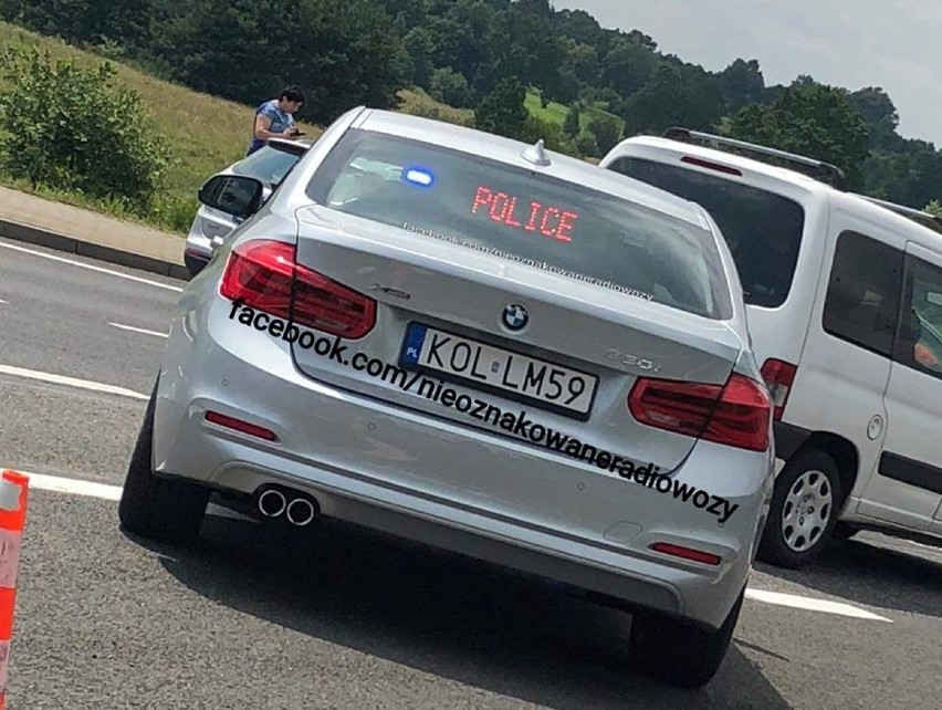 Srebrne BMW 330i policji z Olkusza - KOL LM59