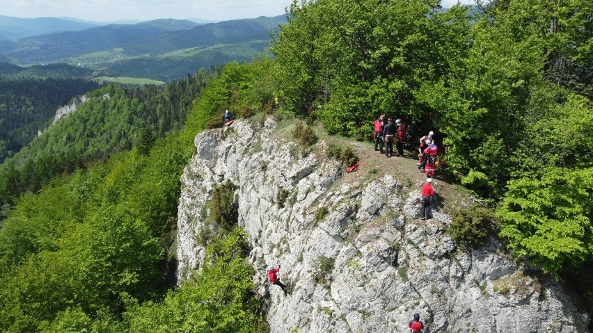 Pieniny. Zajęcia na pionowej ścianie skalnej. Tak szkolili się ratownicy z Grupy Podhalańskiej GOPR    