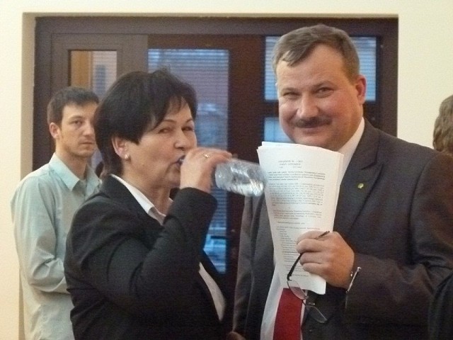 Grażyna Wagner i starosta Krzysztof Figat w czasie sesji Rady Powiatu Łowickiego