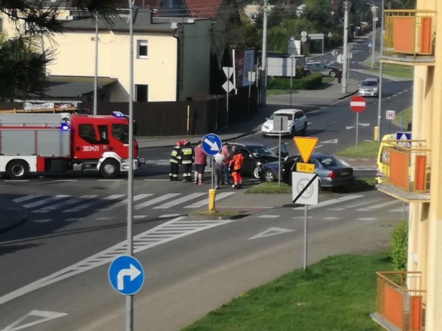 Do wypadku doszło dzisiaj po godzinie 8 rano na ulicy Nad Torem przy skrzyżowaniu z ulicą Chmurną. 


Pogoda na dzień 28.04.2018  | KUJAWSKO-POMORSKIE

źródło: TVN Meteo/x-news
