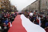 Marsz KOD Niepodległości. KOD i protestujące kobiety przeszły ulicami Warszawy [ZDJĘCIA]