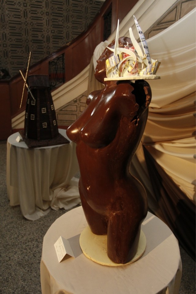 Zmysłowa, erotyczna... czekolada.
2008 - Wystawa rzeźby z czekolady w dawnym kinie Neptun w Gdańsku