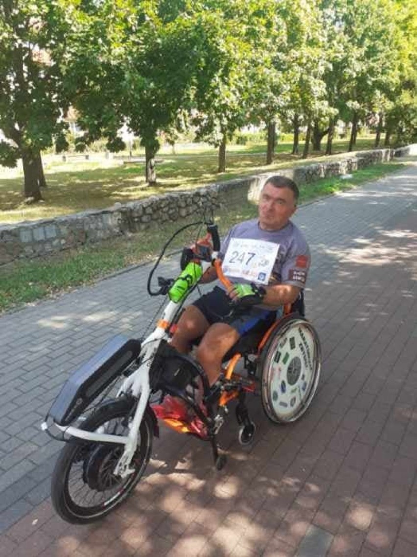 Bieg "Cud nad Wisłą". Niepełnosprawny sportowiec z Wejherowa pokonał półmaraton |ZDJĘCIA