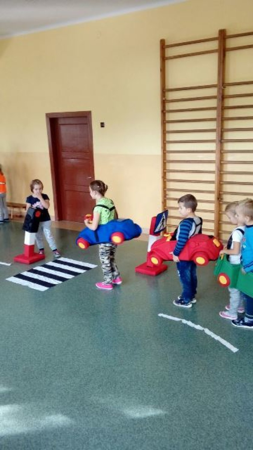 Spotkanie z policjantem zorganizowano w szkole w Zakrzynie