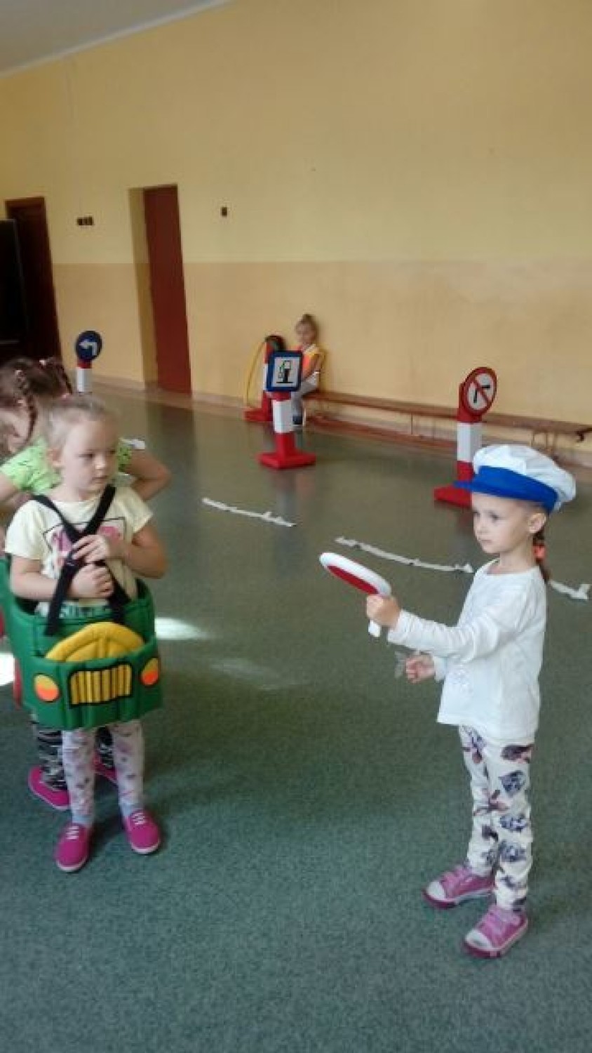 Spotkanie z policjantem zorganizowano w szkole w Zakrzynie