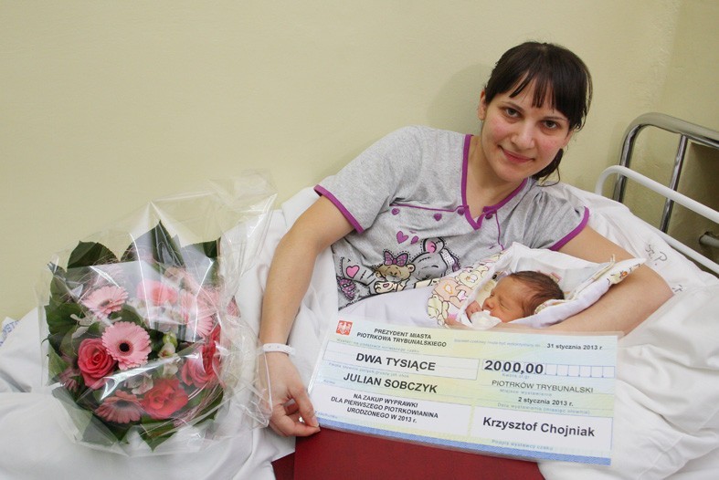 Pierwszy piotrkowianin 2013 roku dostał czek od prezydenta Piotrkowa
