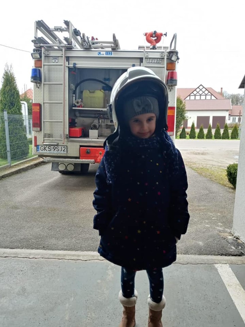 Dzieci z Przedszkola Samorządowego w Nowych Polaszkach odwiedziły strażaków [ZDJĘCIA]