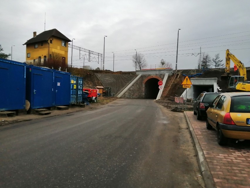 Przebudowa wiaduktów Chodzieży: Kiedy zakończą się prace? Samorządy nie wiedzą, PKP podają nowy termin