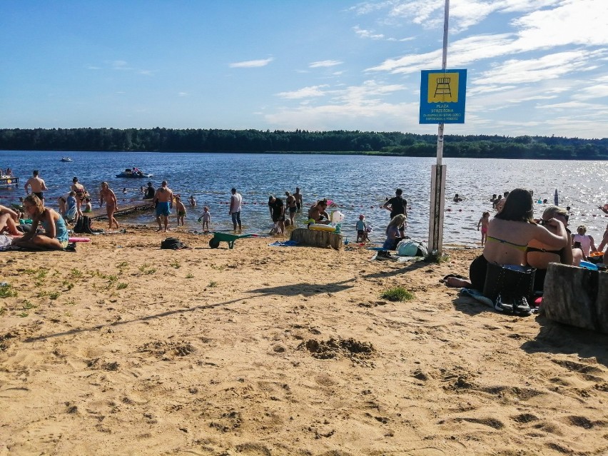 Gdzie wypoczywamy w weekend? Plaża w Pamiątkowie prawie pełna! [ZDJĘCIA]