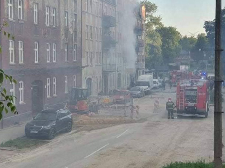 Katowice: Pożar w sklepie Odido w Dąbrówce Małej.  Z kamienicy ewakuowano 23 osoby