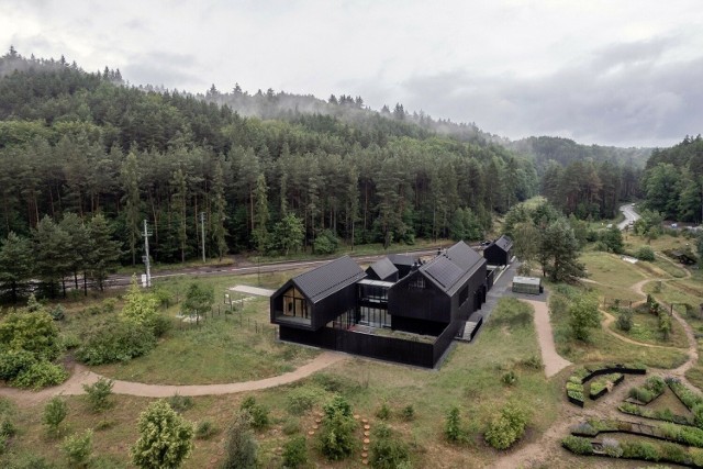 Budynek edukacyjny w Leśnym Ogrodzie Botanicznym Marszewo