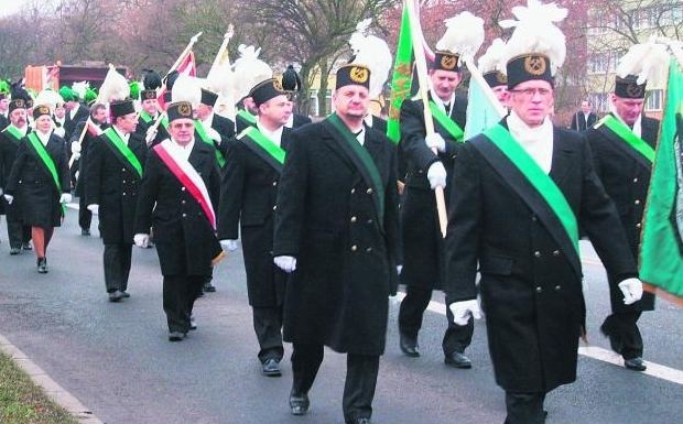 Kilkuset górników wzięło udział w przemarszu ulicami Konina i górniczym śniadaniu