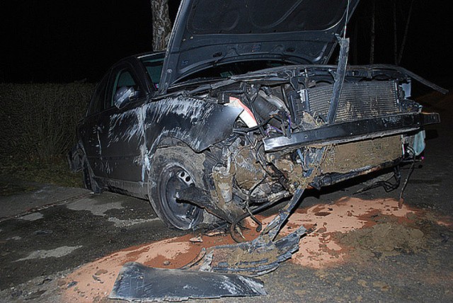 Wypadek w Osobnicy. Policjanci wyjaśniają okoliczności wypadku drogowego, do którego doszło w Osobnicy. Osobowy volkswagen wypadł z jezdni i uderzył w betonowy przepust. W wypadku ucierpiała kierująca pojazdem 24-letnia kobieta.


 Więcej zdjęć z tego wypadku jest w artykule :  24-letnia kobieta uderzyła w betonowy przepust [ZDJĘCIA]

 Czytaj także:  Wypadki na Podkarpaciu [ZDJĘCIA]