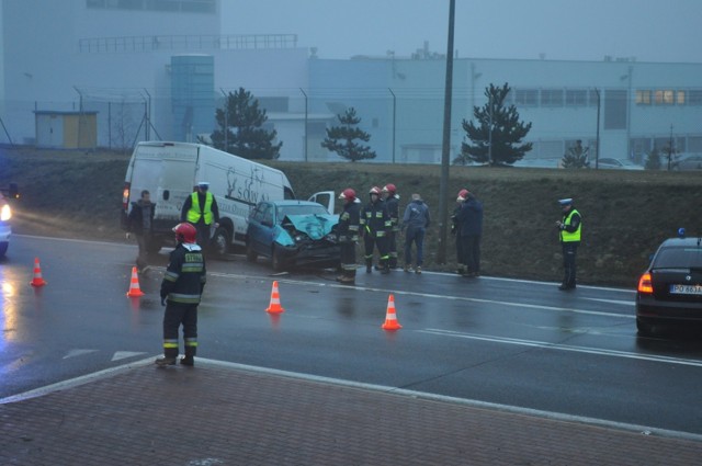 Wypadek: na obwodnicy Śremu zderzyły się dwa auta