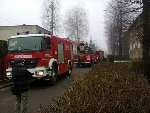 W budynku przy ul. Szczecińskiej w Wałbrzychu doszło do pożaru w przewodzie kominowym. Interweniowały trzy zastępy straży pożarnej