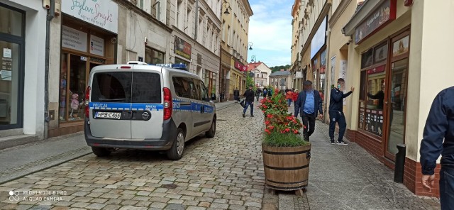Interwencja sanepidu i policji w lokalu z Kebabem w Wałbrzychu