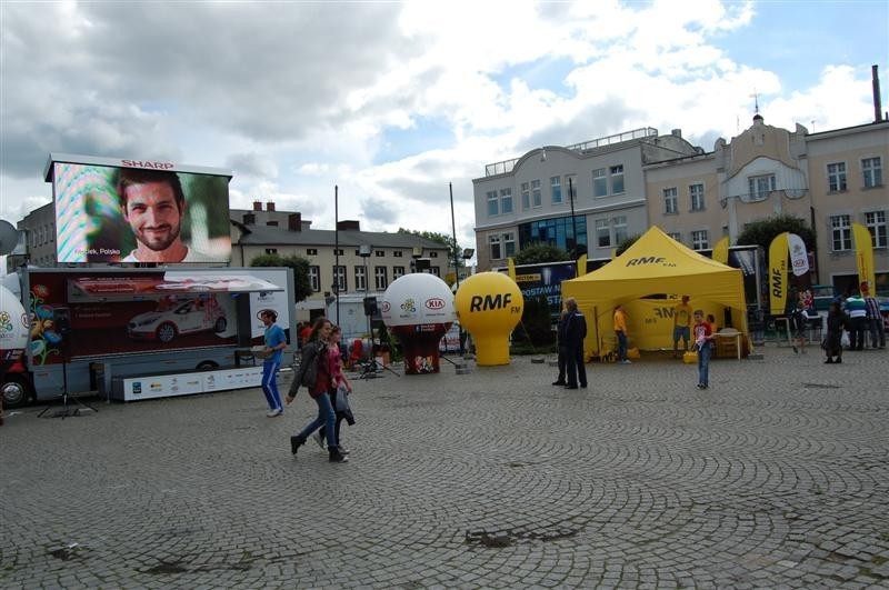 Kartuzy bawią się na meczu Anglia-Ukraina w mobilnej strefie kibica Fan City Tour