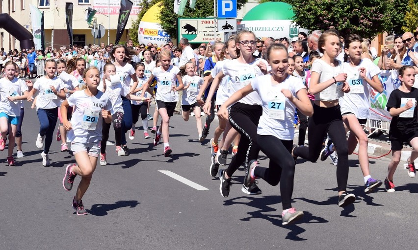 Podczas Ogólnopolskiego Biegu im. Alojzego Graja w Łobżenicy były również wyścigi dla dzieci i młodzieży. Zobacz zdjęcia