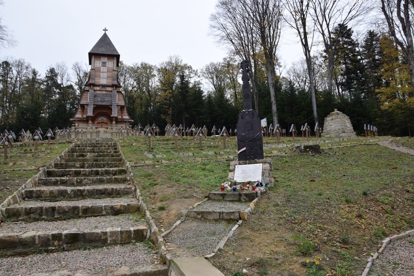 Łużna. Żołnierze porządkowali cmentarz wojenny nr 123 na Pustkach