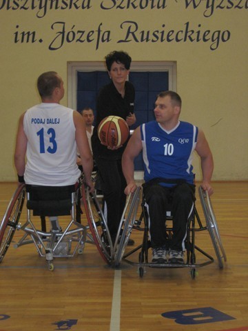 Koszykarze na wózkach wygrali turniej w Olsztynie