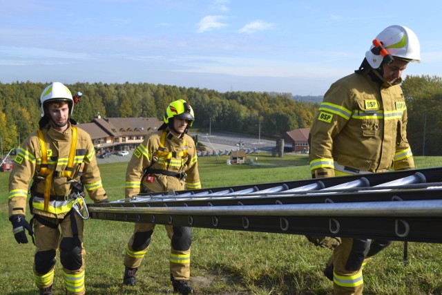 Ćwiczenia strażaków na górze Kamieńsk
