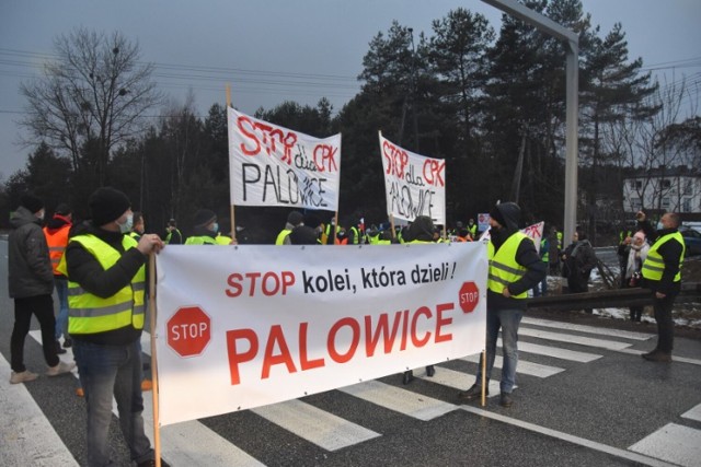 Mieszkańcy Palowic sprzeciwiają się planom budowy kolei do CPK