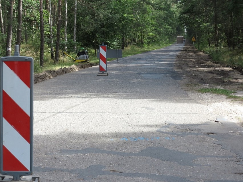 Ruszyła budowa ścieżki rowerowej od Grobli w stronę Parzna